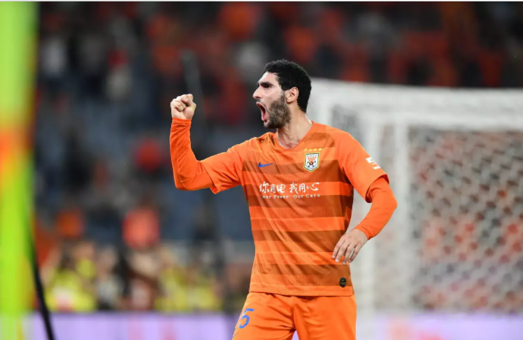 今晨体能课后,桑托斯状态回暖备战中超,质疑声四起,身体对抗强度拉满-球速网页版