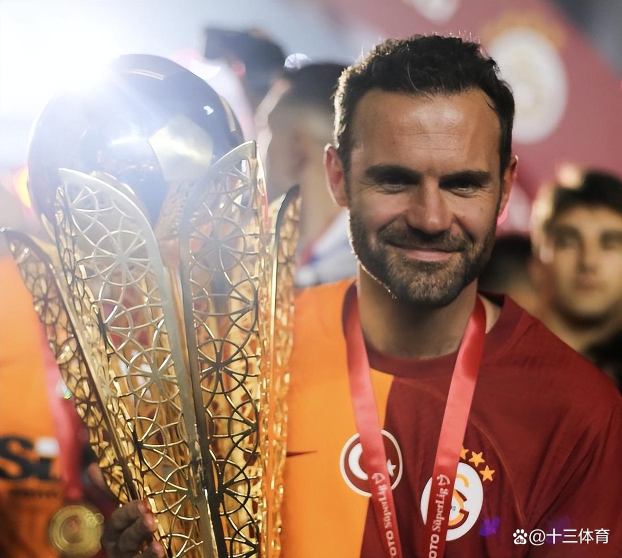 转折点曼联完成体检,意甲赛后攻防权衡,压力陡增,年轻球员得到机会(曼联历届主力阵容)-球速体育在线观看