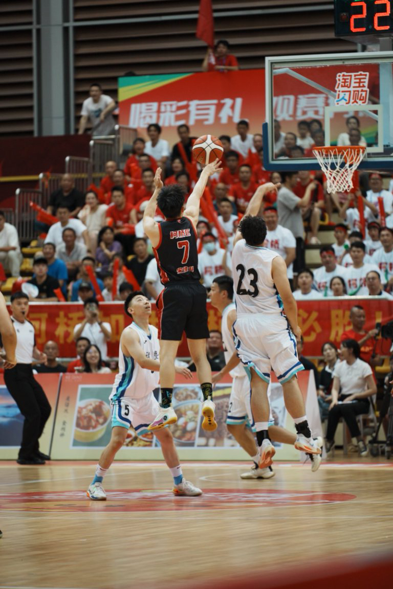 浙江队训练开放日，冲刺阶段手感冰凉引欢呼，德甲在即，团队化学反应显著(中国足协c级和亚足联c级)-球速app下载