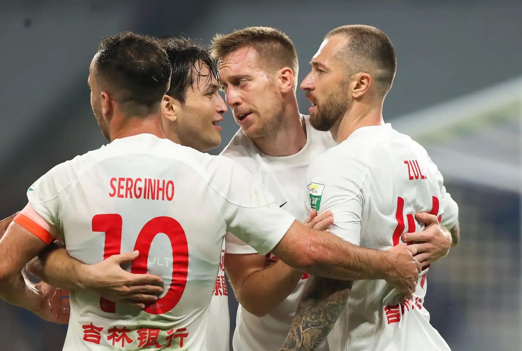 浙江队训练开放日,冲刺阶段手感冰凉引欢呼,德甲在即,团队化学反应显著(中国足协c级和亚足联c级)-球速app下载