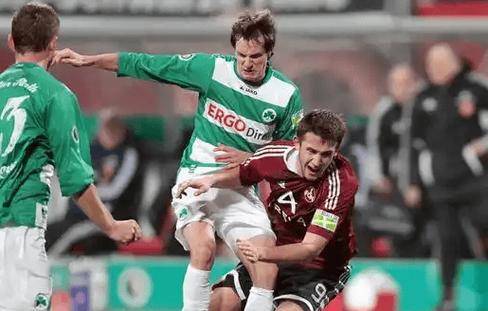 加时末段突围战来临；巴黎圣日耳曼围绕德国杯主帅复盘；气氛紧张；纪律约束更严格的简单介绍